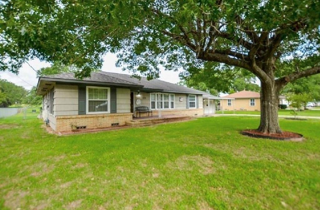 1116 N Meyer Street, Sealy, TX 77474