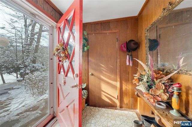 70 Skyline Drive, Oakland, NJ 07436