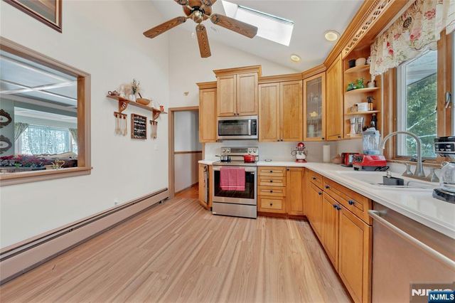 70 Skyline Drive, Oakland, NJ 07436