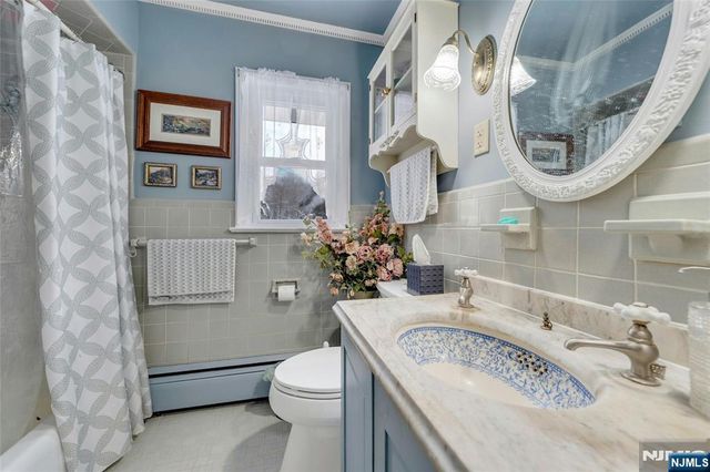70 Skyline Drive, Oakland, NJ 07436