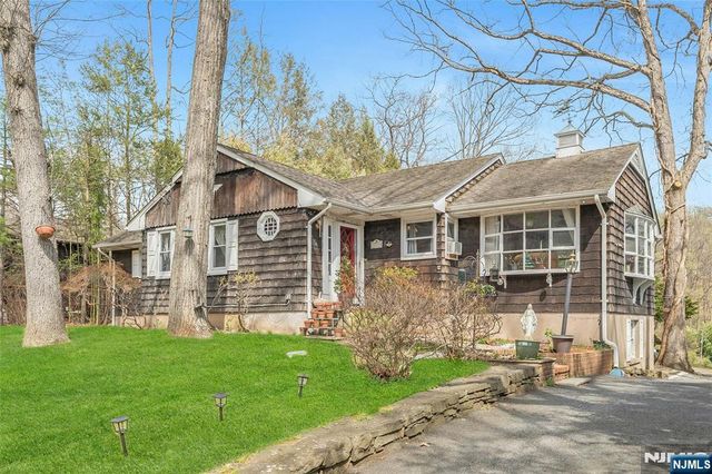 70 Skyline Drive, Oakland, NJ 07436