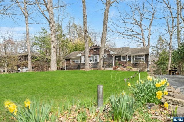 70 Skyline Drive, Oakland, NJ 07436