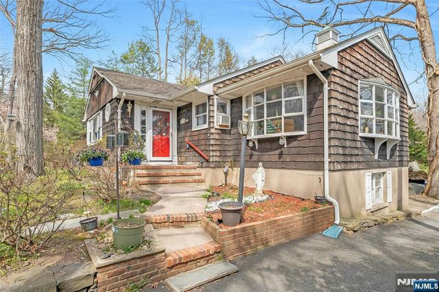 70 Skyline Drive, Oakland, NJ 07436