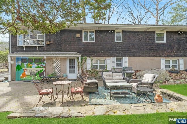 70 Skyline Drive, Oakland, NJ 07436