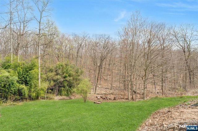 70 Skyline Drive, Oakland, NJ 07436