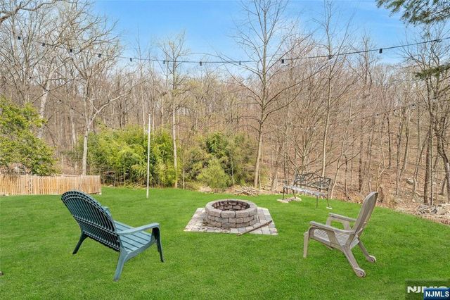 70 Skyline Drive, Oakland, NJ 07436