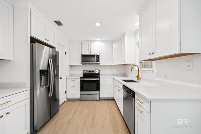 9 Azalea Court, Fairhope, AL 36532