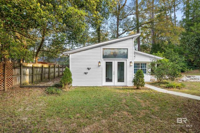 9 Azalea Court, Fairhope, AL 36532