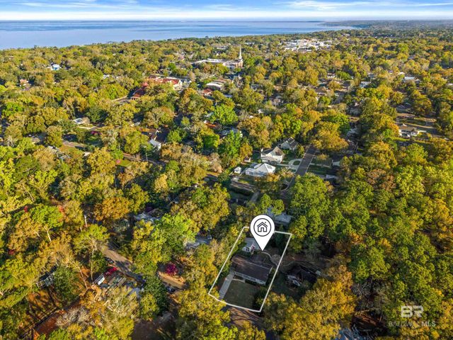 9 Azalea Court, Fairhope, AL 36532