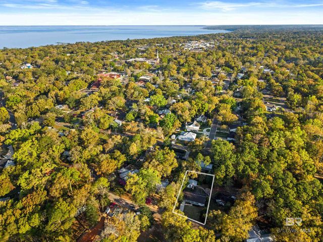 9 Azalea Court, Fairhope, AL 36532