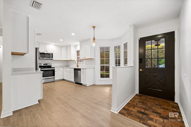 9 Azalea Court, Fairhope, AL 36532