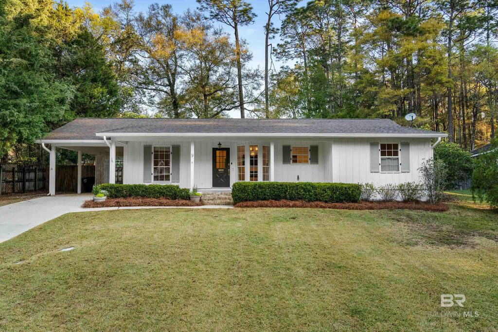 9 Azalea Court, Fairhope, AL 36532