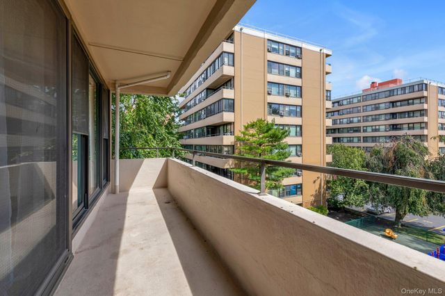 10-01 162 Street 4A, Beechhurst, NY 11357