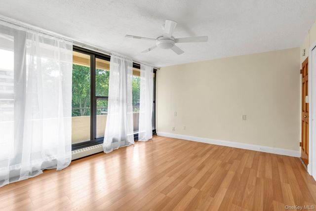 10-01 162 Street 4A, Beechhurst, NY 11357