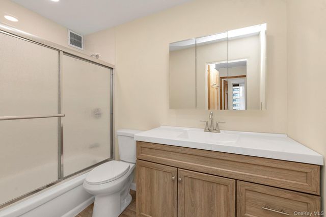 10-01 162 Street 4A, Beechhurst, NY 11357