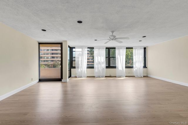 10-01 162 Street 4A, Beechhurst, NY 11357