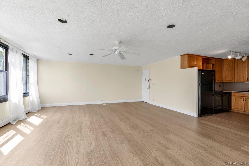 10-01 162 Street 4A, Beechhurst, NY 11357 — exterior