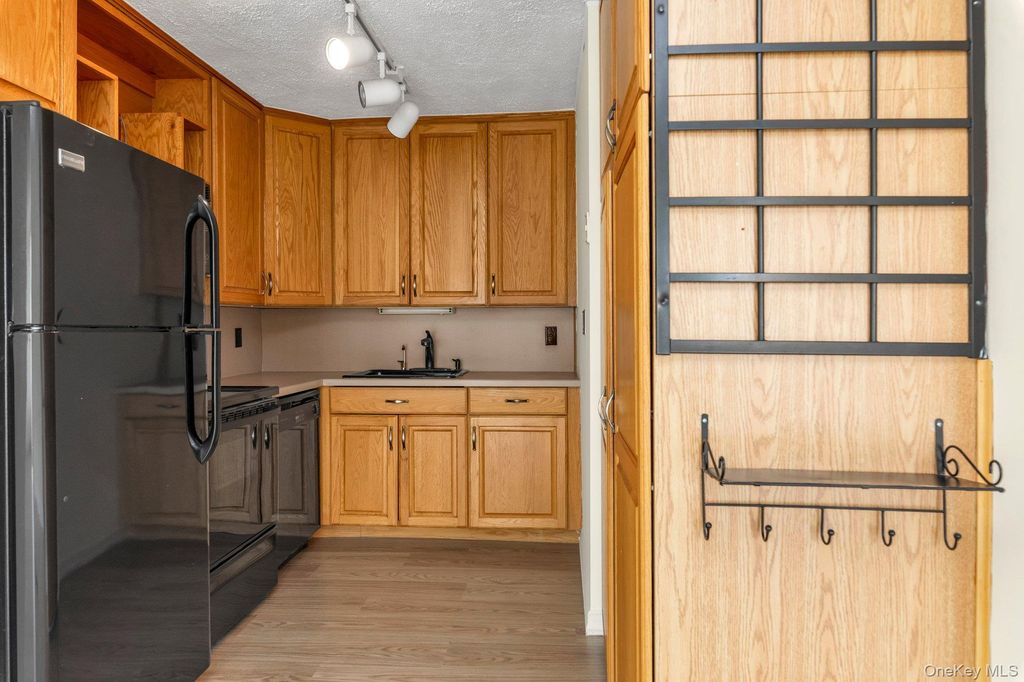 10-01 162 Street 4A, Beechhurst, NY 11357 — photo 3