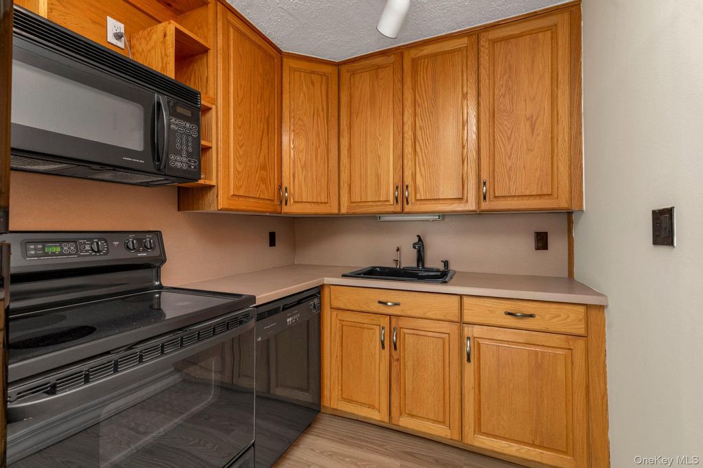 10-01 162 Street 4A, Beechhurst, NY 11357 — photo 4