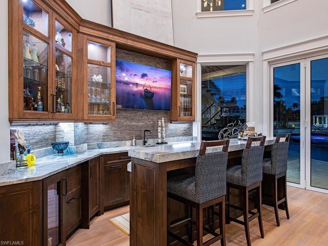 3243 Gin LN, Naples, FL 34102