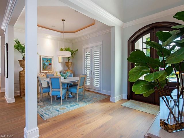 3243 Gin LN, Naples, FL 34102