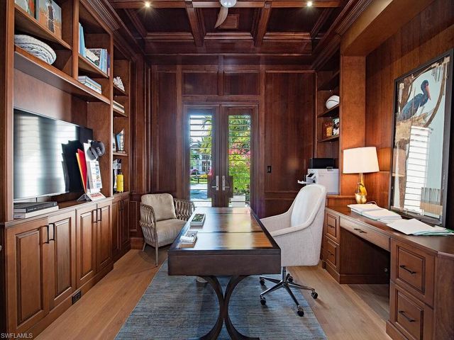 3243 Gin LN, Naples, FL 34102