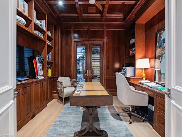 3243 Gin LN, Naples, FL 34102