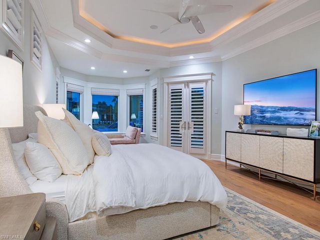 3243 Gin LN, Naples, FL 34102