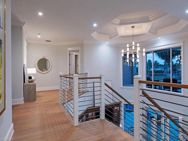 3243 Gin LN, Naples, FL 34102