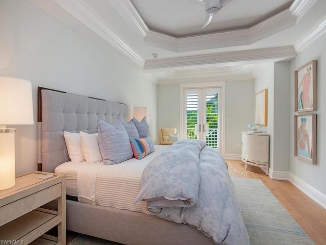 3243 Gin LN, Naples, FL 34102