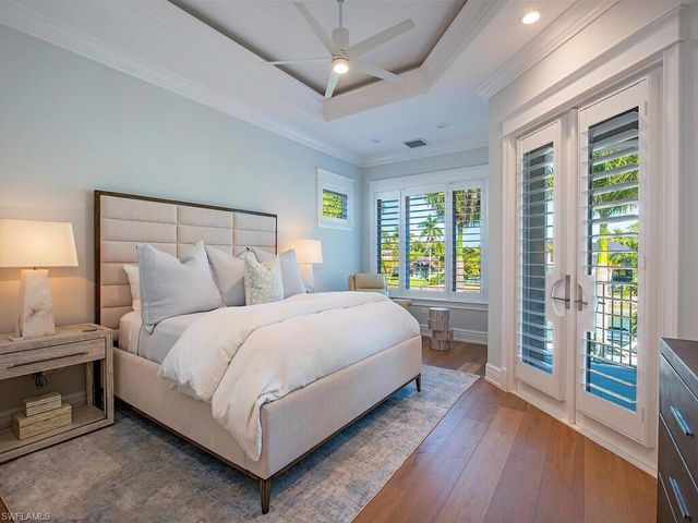 3243 Gin LN, Naples, FL 34102