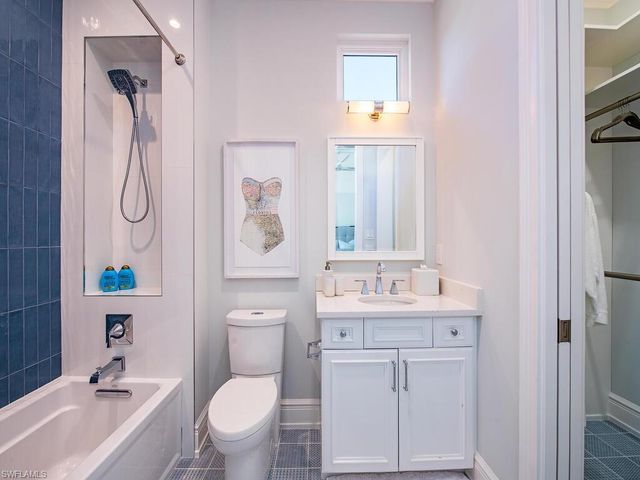 3243 Gin LN, Naples, FL 34102