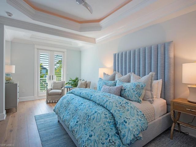 3243 Gin LN, Naples, FL 34102