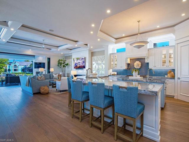 3243 Gin LN, Naples, FL 34102