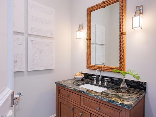 3243 Gin LN, Naples, FL 34102