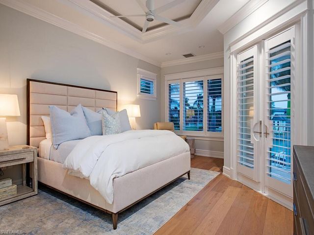 3243 Gin LN, Naples, FL 34102