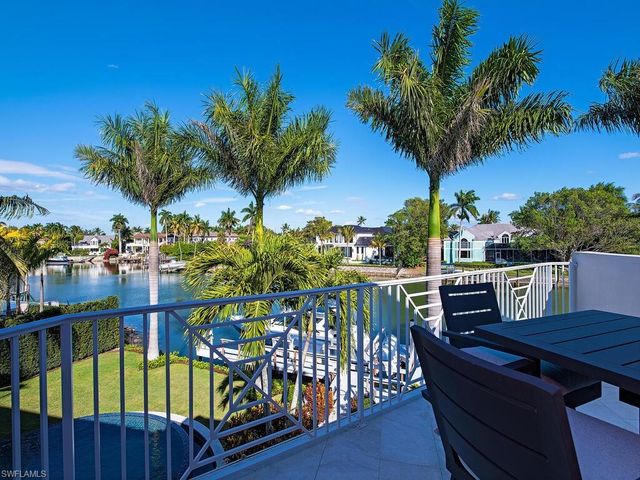 3243 Gin LN, Naples, FL 34102