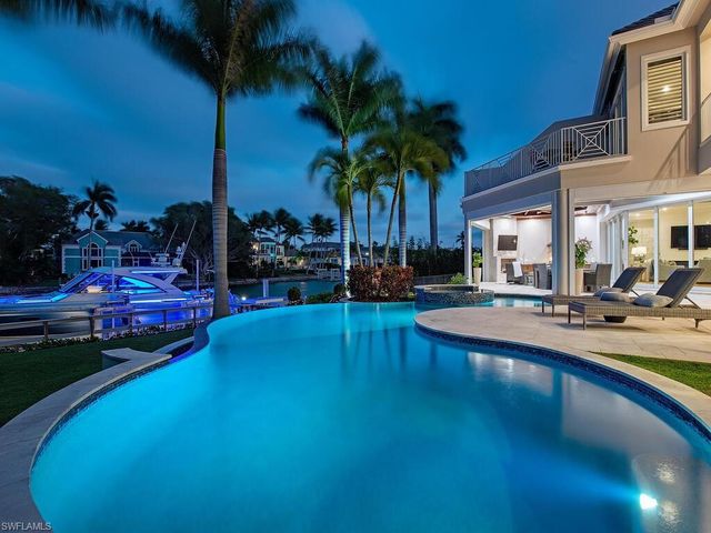 3243 Gin LN, Naples, FL 34102