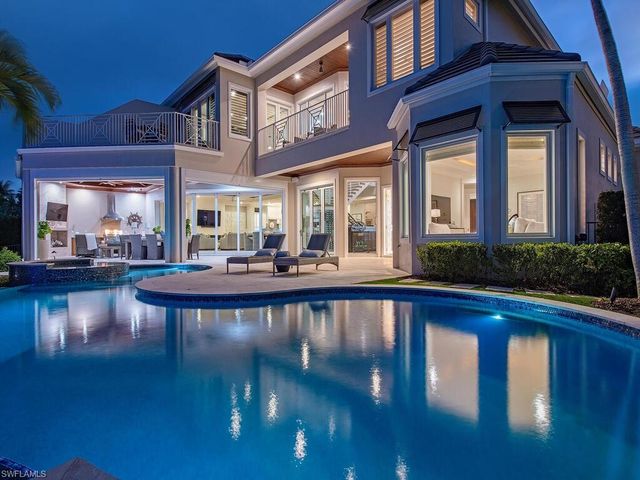 3243 Gin LN, Naples, FL 34102