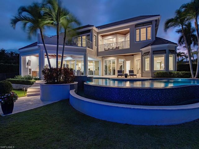 3243 Gin LN, Naples, FL 34102