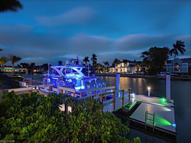 3243 Gin LN, Naples, FL 34102