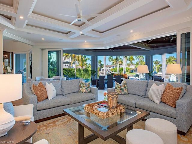 3243 Gin LN, Naples, FL 34102