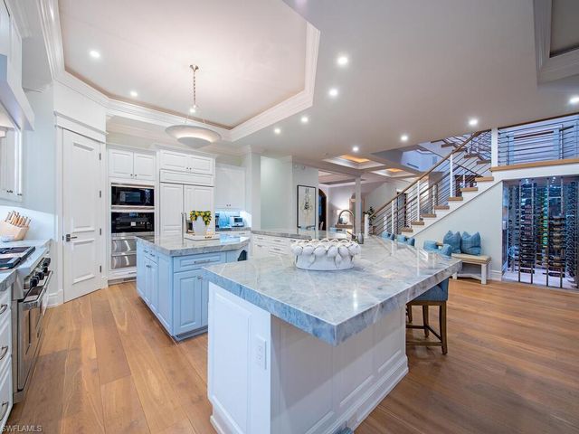 3243 Gin LN, Naples, FL 34102