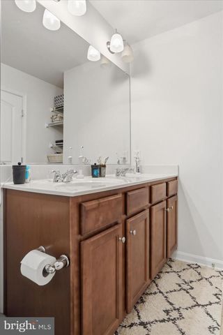 185 MAGELLAN DR, Martinsburg, WV 25404