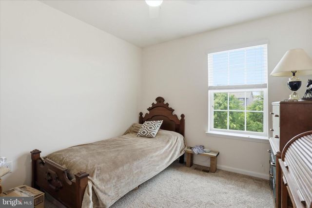 185 MAGELLAN DR, Martinsburg, WV 25404