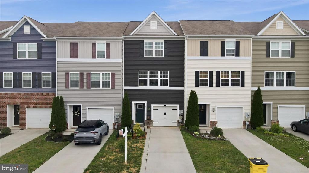 185 MAGELLAN DR, Martinsburg, WV 25404