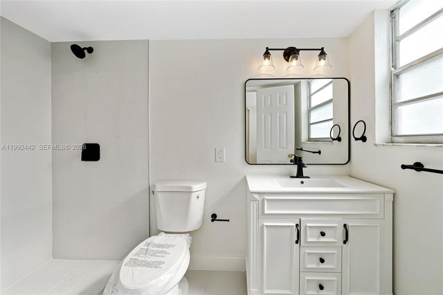 137 Golden Isles Dr 1214, Hallandale Beach, FL 33009