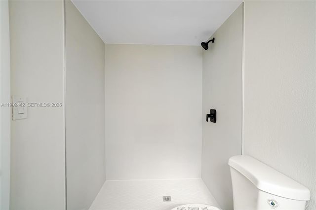 137 Golden Isles Dr 1214, Hallandale Beach, FL 33009