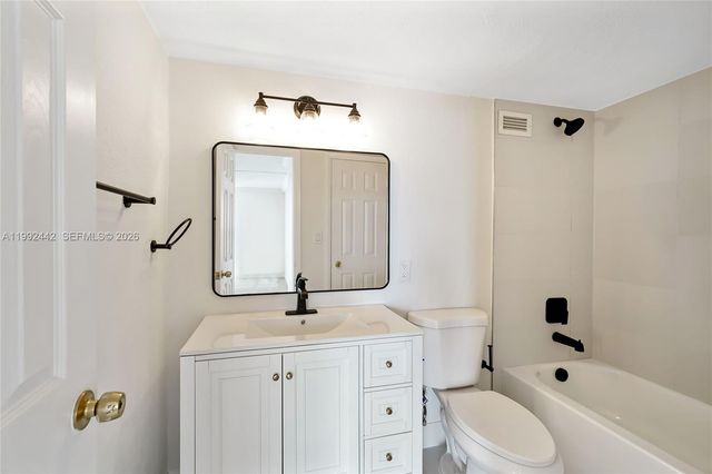 137 Golden Isles Dr 1214, Hallandale Beach, FL 33009