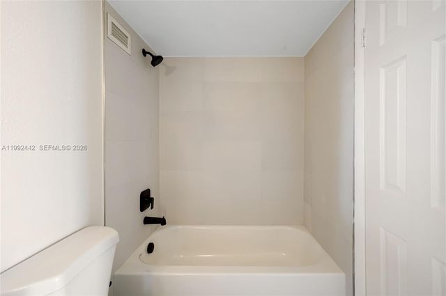 137 Golden Isles Dr 1214, Hallandale Beach, FL 33009